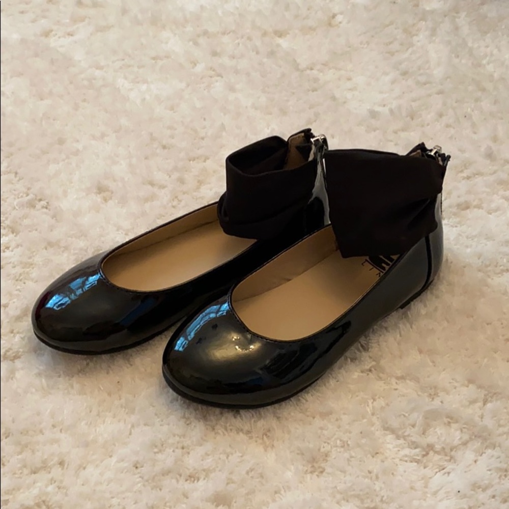 Patent leather girls dress shoes (NWOT)